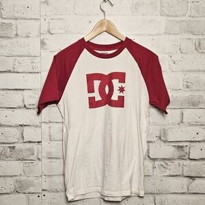 DC Shoes Red White Raglan Logo T-Shirt Men’s XS Short Sleeve